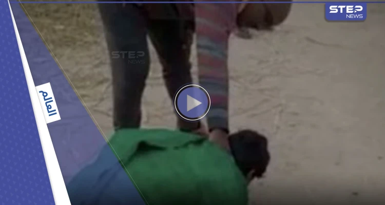 بالفيديو|| مرشح يعاقب عدد من سكان قريته لعدم التصويت له ويجبرهم على القيام بأعمال غير لائقة