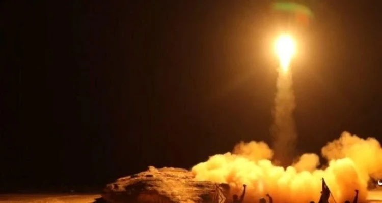 الحوثيون يتحدثون عن عملية بصاروخ باليستي و15 طائرة مفخخة استهدف مواقع حساسة بالسعودية