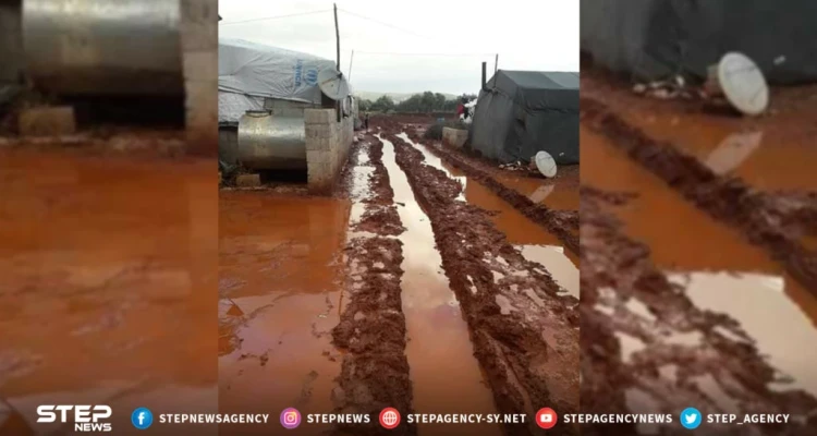 جانب من معاناة النازحين السوريين في مخيم أطمة على الحدود التركية