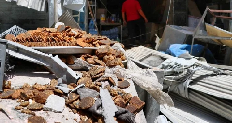 بالصور شاهد ما حل بحلويات العيد في معرة النعمان بعد قصف الأسد لها