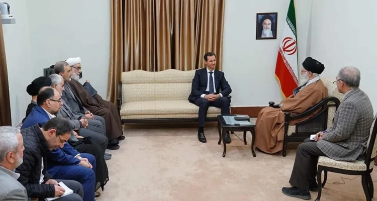 الأسد في زيارة غير معلنة للعاصمة طهران.. وعلم النظام غائب عن المشهد