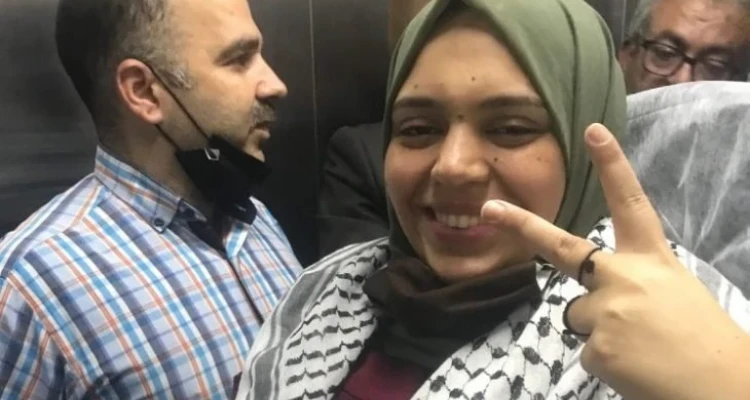 بالفيديو|| هذا ما قالته الأسيرة الفلسطينية الحامل أنهار الديك بعد الإفراج عنها