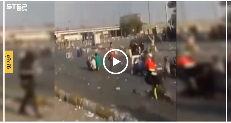 بالفيديو|| انفجار قنبلة دخانية بصدر أحد المتظاهرين العراقيين أمام عدسة الكاميرا