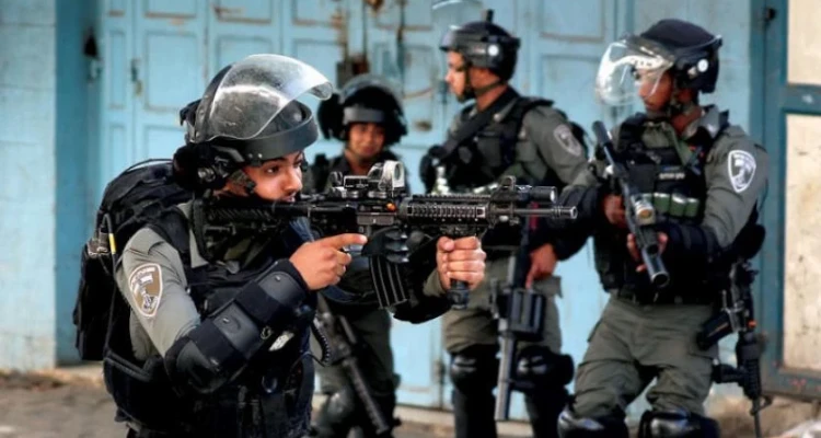 بالفيديو || الشرطة الإسرائيلية تقتل فلسطيني نفّذ عملية طعن قرب المسجد الأقصى