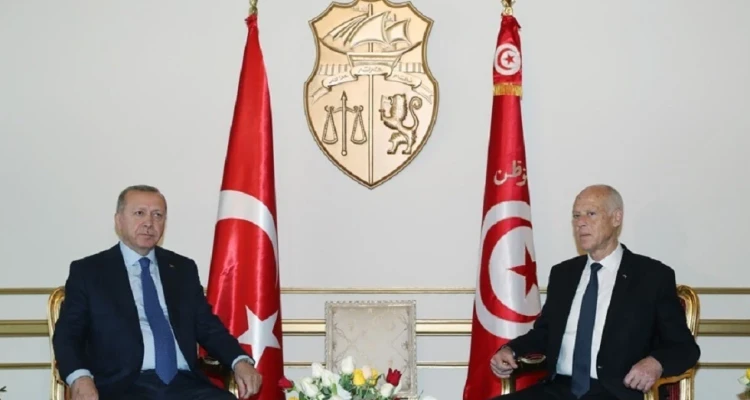 أردوغان يؤكد لـ قيس سعيد خلال اتصالٍ هاتفي 3 أمور.. والأخير يعفي وزيرين من منصبهما