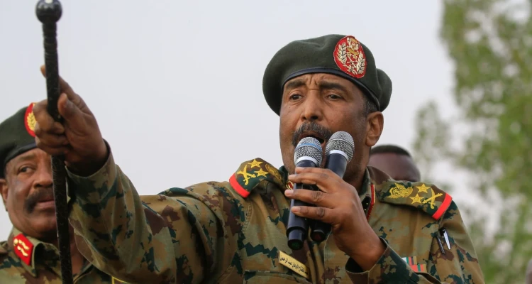 قائد الجيش السوداني: روسيا صديقة وصادقة معنا لكن لدينا ملاحظات على القاعدة العسكرية شرقاً