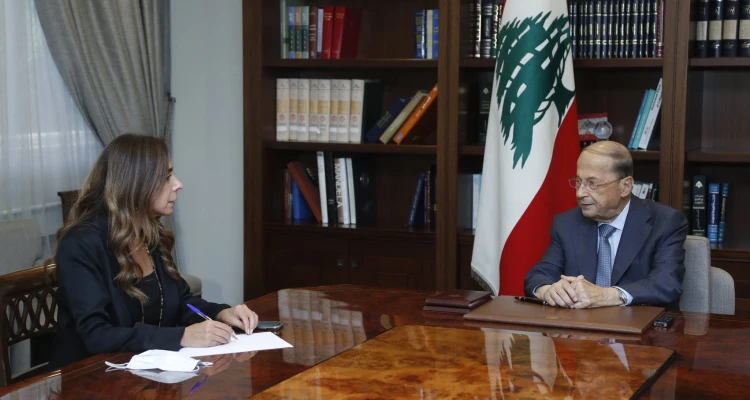 الرئيس اللبناني يوجه رسالة خطية إلى البابا فرنسيس.. ويناقش مع وزيرة الدفاع مسألة تتعلق بسوريا