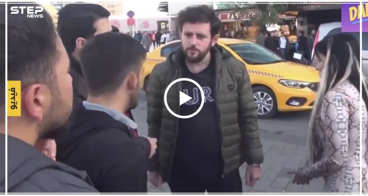 بالفيديو.. مغربية ثملة تهاجم المارة باسطنبول والشرطة تتدخل