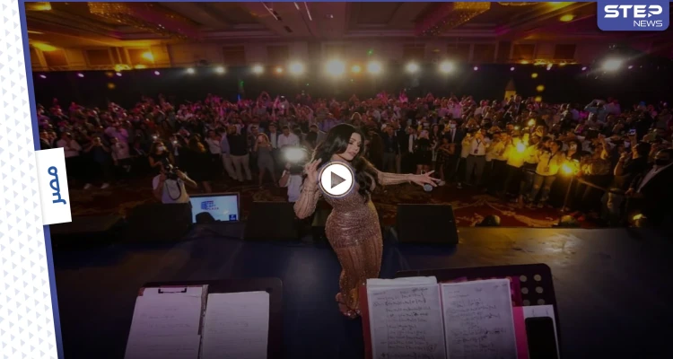 بالفيديو|| معجب يقتحم مسرح هيفاء وهبي في مصر... وردة فعل غير متوقعة من الأخيرة