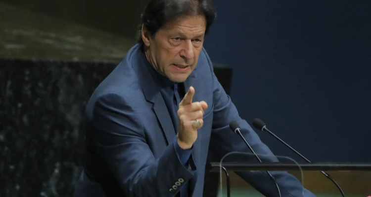 عمران خان يحذّر من حرب نووية بين الهند وباكستان إذا ما وقع المحظور