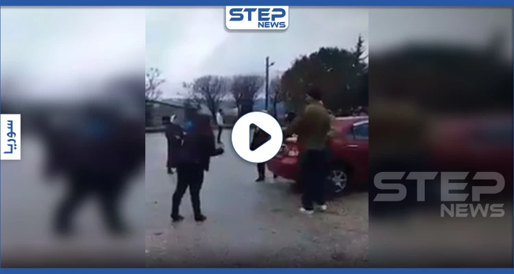 بالفيديو|| أمام مقام زعيمهم "صالح العلي" وسط اللاذقية.. علويون يتقاتلون بالعصي والحجارة لهذا السبب