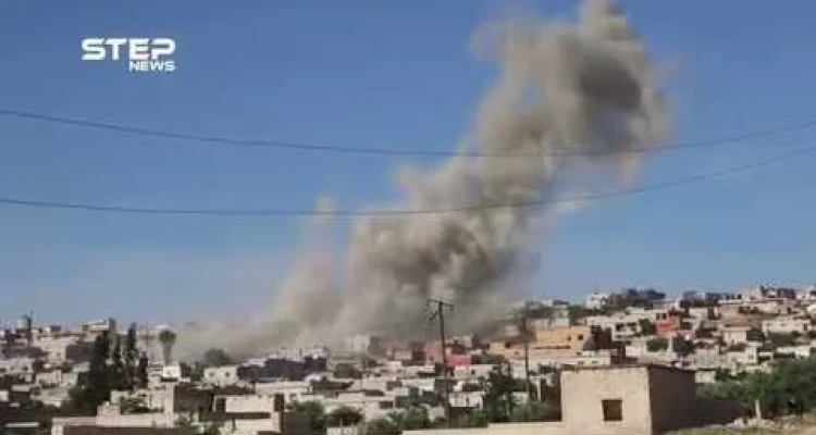 مشاهد من القصف الجوي الذي استهدف بلدتي كفرسجنة ومعرة حرمة بريف إدلب الجنوبي