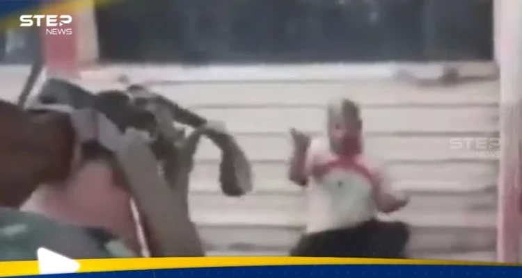 بالفيديو|| عسكري يقتل مدنيا وسط الشارع في السويداء لأنه "درزي"