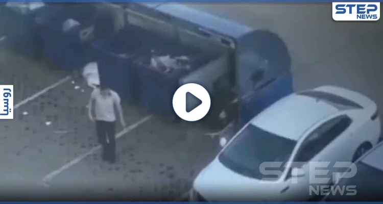 بالفيديو|| طلب منها ألا تتبعه.. رجل يحمل صديقته على أكتافه ويرميها بحاوية القمامة