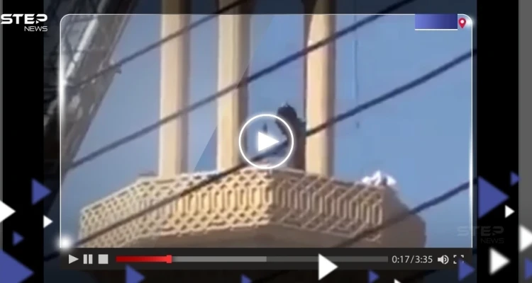 فيديو لعملية إنقاذ شاب مصري حاول إلقاء نفسه من فوق مئذنة يثير جدلاً واسعاً