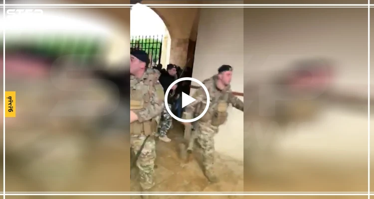 بالفيديو || قبيل الاستشارات النيابية .. القوى الأمنية تعتدي على المتظاهرين في بيروت لإبعادهم عن مجلس النواب