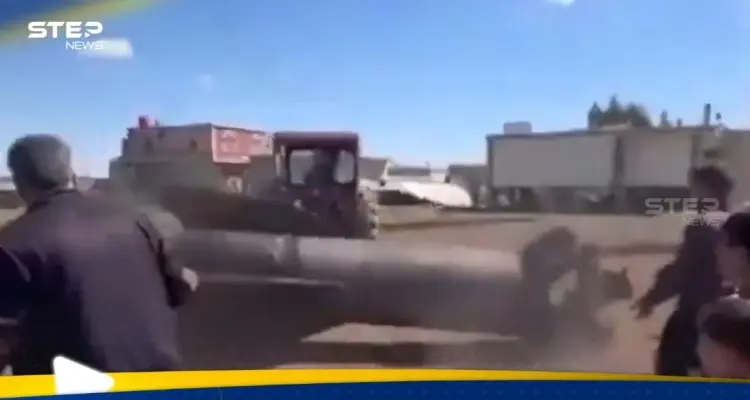 فيديو.. شاهد ماذا فعل أهالي درعا السورية بصاروخ إيراني لا يزال جزء منه مشتعلا: أخبار