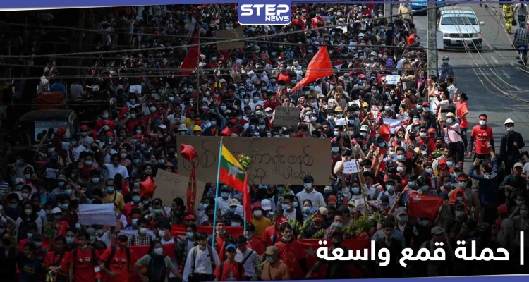 احتجاجات في ميانمار عقب انتشار للجيش في الشوارع وانقطاع الإنترنت