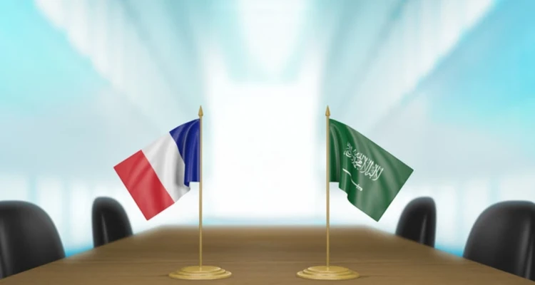 خلال اتصالٍ هاتفي.. ولي العهد السعودي والرئيس الفرنسي تباحثا هذه الملفات