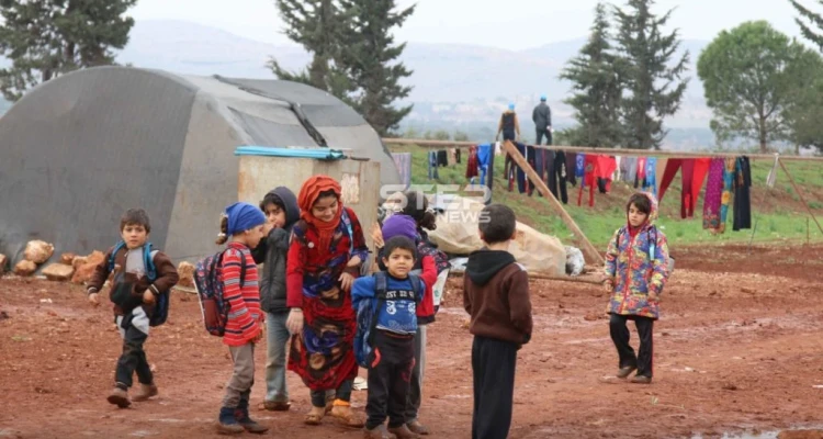 مدرّس يروي لستيب كيفية إنقاذه لأطفال بمخيم غربي حلب من الأميَّة