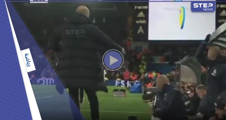 بالفيديو|| في لحظة غضب.. موقف محرج لمدرب مانشستر سيتي خلال مباراة بالدوري الإنجليزي