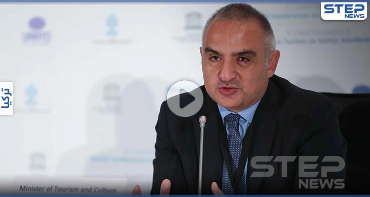 بالفيديو|| مخموراً وسط مجموعة من النساء.. وزير السياحة التركي يثير الجدل بمشاهد فاضحة