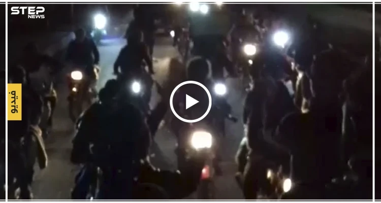 خروج مظاهرة في بلدة المزيريب بدرعا تطالب بإخراج المعتقلين وطرد الميليشيات الإيرانية من الجنوب