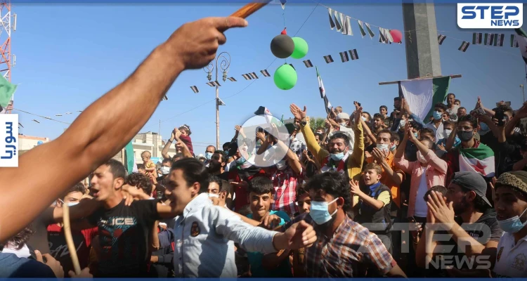 ستيب نيوز ترصد خروج مظاهرة في مدينة إدلب تحت شعار "مهما حرق الأسد نحن سنبني البلد"