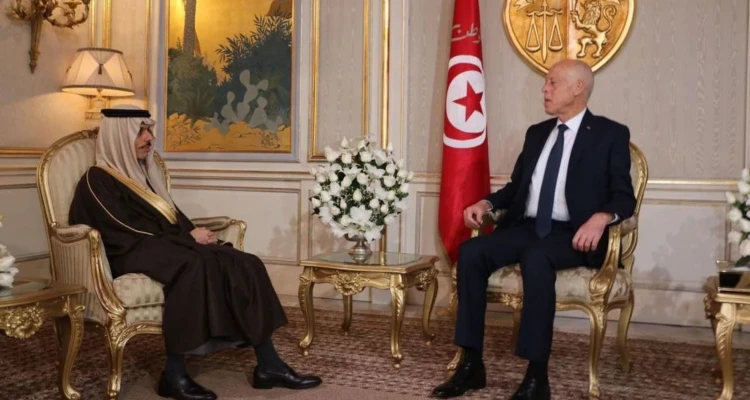 السعودية تكشف موقفها من قرارات الرئيس التونسي ووزير خارجيتها يزوره بقصره