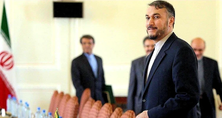 بعد أن أثار الجدل بتصرفين خلال مؤتمر بغداد.. وزير خارجية إيران يصل دمشق للقاء الأسد