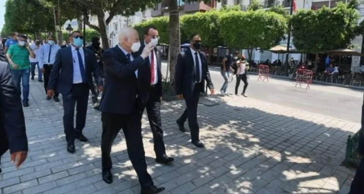بالفيديو||قيس سعيد في زيارة مفاجئة لشارع الحبيب بورقيبة.. هكذا استقبله التونسيون