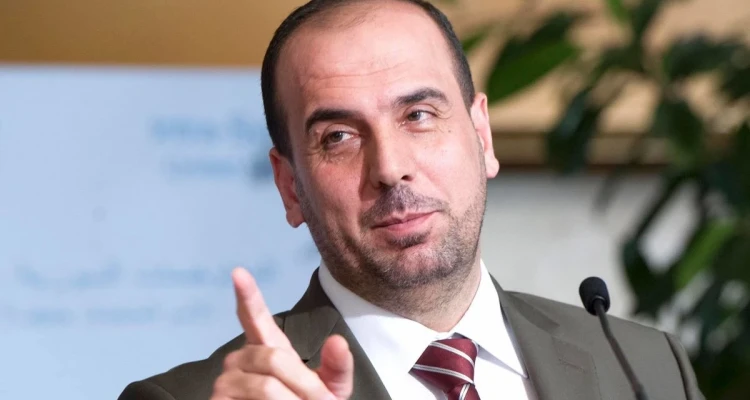 رئيس الائتلاف السوري المعارض يطالب تنظيماً مسلحاً بمغادرة سوريا.. ويركز في طلبه على أمرين
