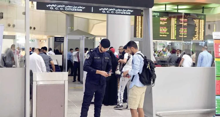آلاف المصريين سيغادرون الكويت نهائياً خلال أشهر.. ومصدر يكشف السبب