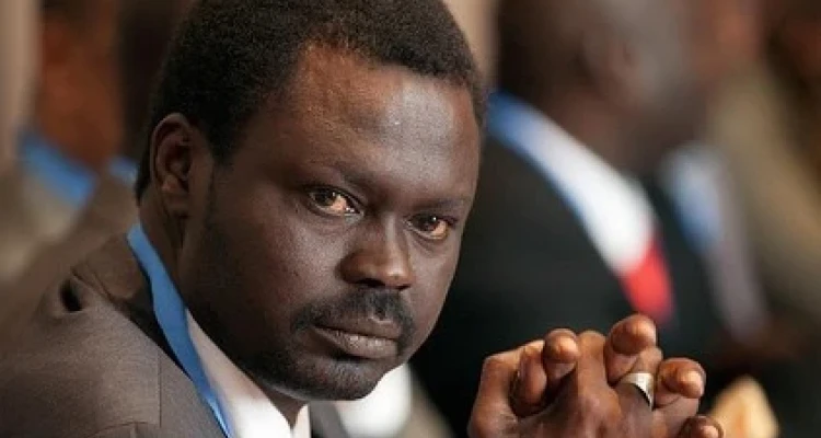 رابع أقوى شخصية بعهد البشير.. رئيس حكومة السودان يعيّن "مني" حاكماً بدارفور فمن هو