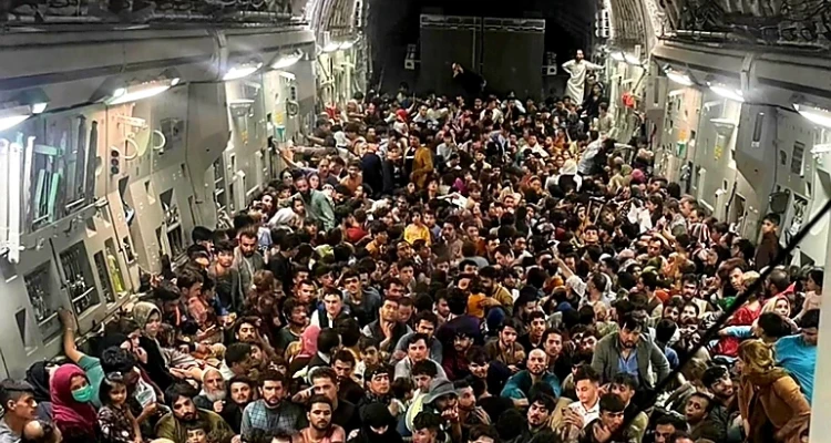 قطر تتخذ إجراءً صادماً للأفغان وأمريكا تطرح الخطة البديلة