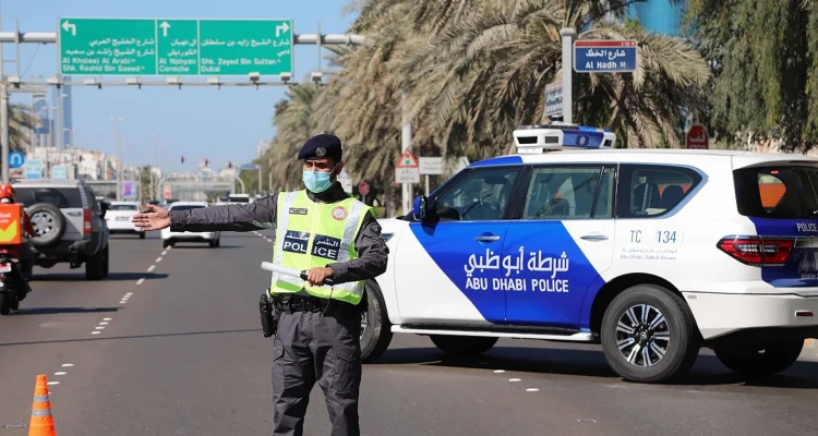شرطة أبوظبي تتحدث عن رصد أجسام طائرة بعد انفجار وتفتح تحقيقاً.. وميليشيا الحوثي تقول إنها شنّت هجوماً على الإمارات