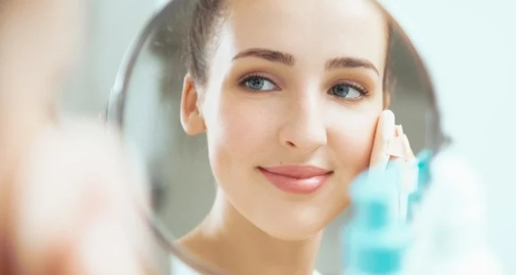 كيفية العناية بالوجه يوميا قبل النوم.. 10 نصائح تعطي نتائج مذهلة