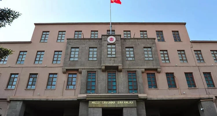 وزارة الدفاع تكشف حصيلة قتلى "قسد" و"pkk" بعمليات عسكرية تركية خلال شهر مارس.. وتدعو اليونان لهذا الأمر