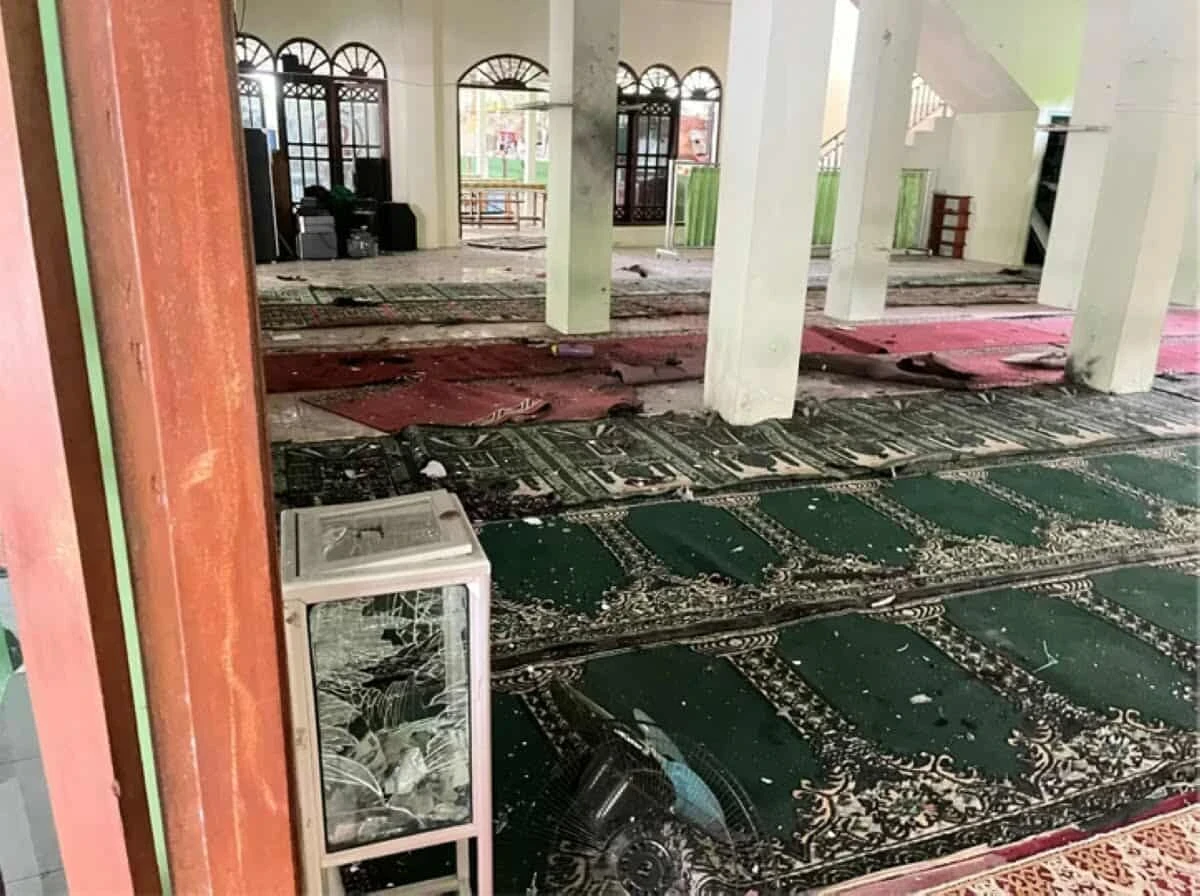 إندونيسيا.. إصابة 54 شخصًا بانفجار داخل مسجد في جاكرتا أثناء صلاة الجمعة إندونيسيا.. إصابة 54 شخصًا بانفجار داخل مسجد في جاكرتا أثناء صلاة الجمعة