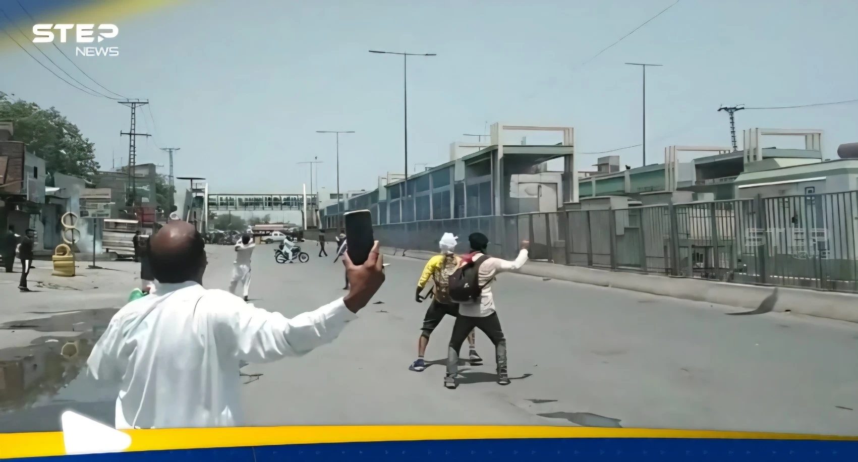 فيديو لمتظاهر من نيبال يرمي عبوة غاز مسيل للدموع بيده يثير ضجة: مؤشر الدعاية