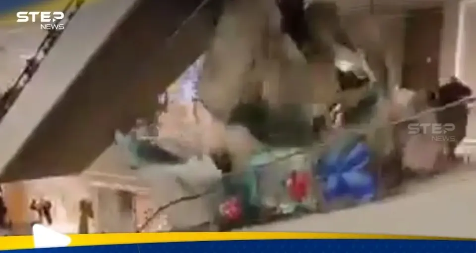 لحظات مرعبة لانهيار سلم كهربائي في مركز تجاري مزدحم بالهند (فيديو): مؤشر الدعاية