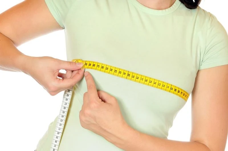 تجميل الصدر لدى النساء..الأسباب والأنواع والتكلفة مع المخاطر والآثار الجانبية
