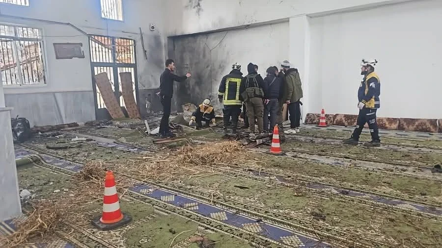 شاهد|| تفجير يهز مسجدا مكتظا بالمصلين في حمص السورية