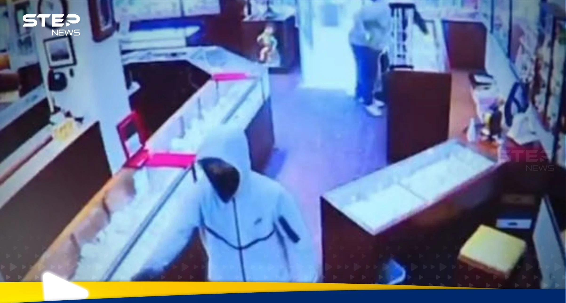 شاهد|| بأقل من دقيقتين.. لصوص يسرقون مجوهرات بـ 2 مليون دولار 