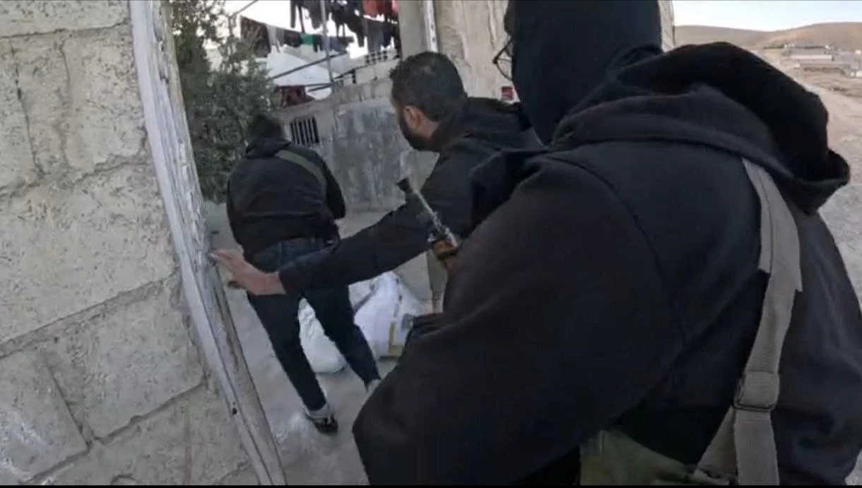 سوريا ... تفكيك خلية تابعة لتنظيم داعش بريف دمشق ومقتل اثنين من أفرادها (صور) سوريا ... تفكيك خلية تابعة لتنظيم داعش بريف دمشق ومقتل اثنين من أفرادها (صور)