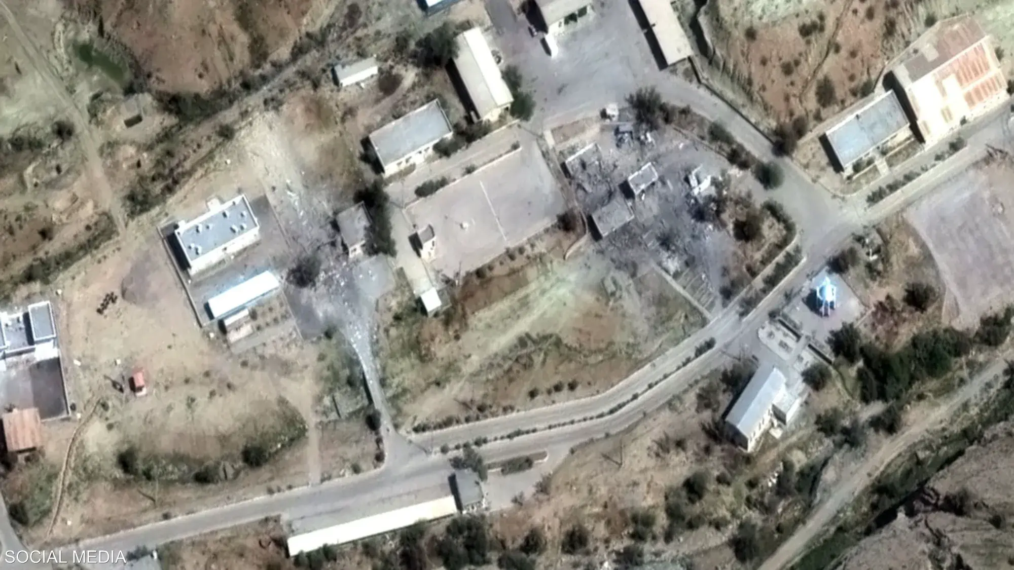 صور أقمار صناعية تكشف حجم الأضرار داخل قاعدة خورغو الإيرانية