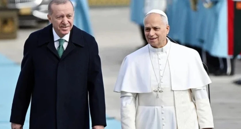 أردوغان يستقبل بابا الفاتيكان وتحذير من حرب عالمية ثالثة 