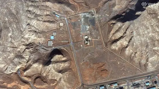 صور أقمار صناعية تكشف تحركات إيرانية في مواقع عسكرية ونووية حساسة
