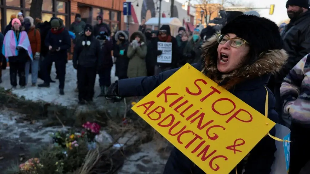 بعد مقتل شخصين على يد الشرطة.. أوباما وكلينتون يوجهان رسالة للأمريكيين