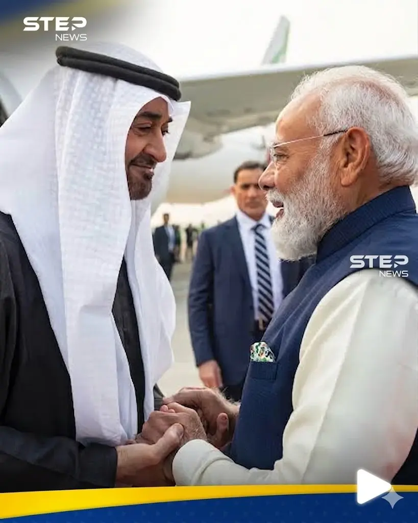 صاحب السمو الشيخ محمد بن زايد آل نهيان يصافح رئيس الوزراء الهندي ناريندرا مودي بحفاوة.